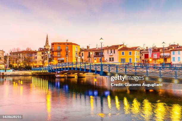 colorful martigues town, bouches-du-rhône département, provence–alpes–côte d'azur région,  france - region provence alpes côte dazur stock-fotos und bilder