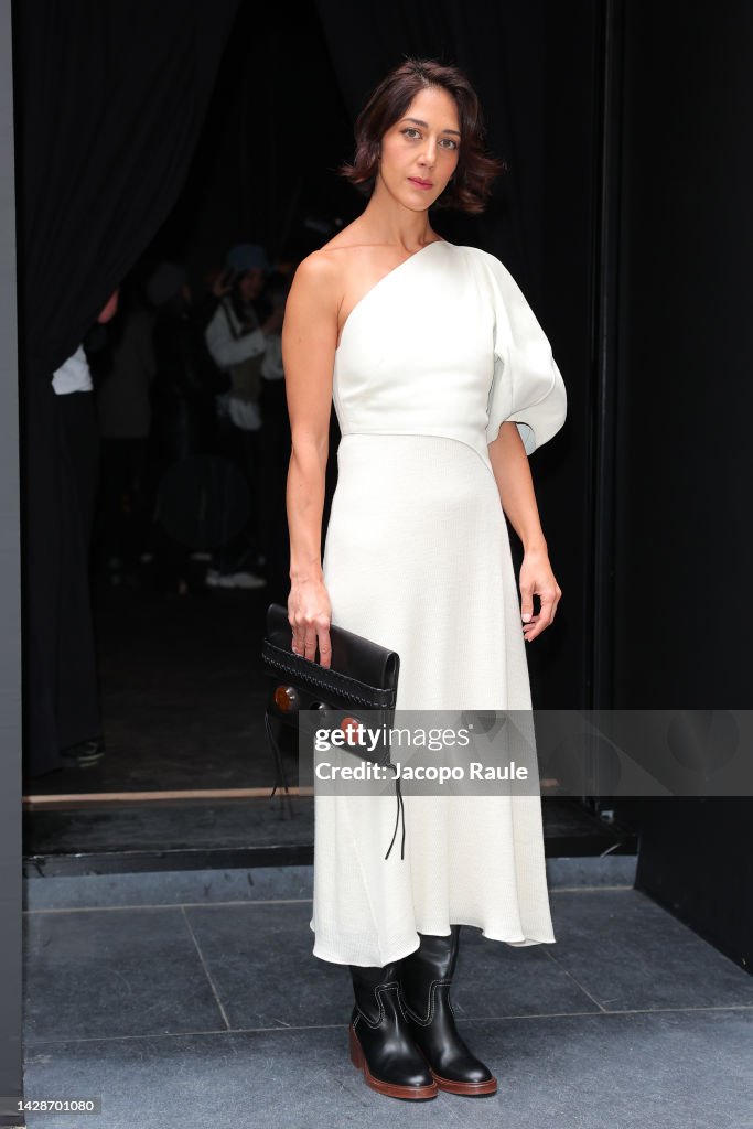Chloe : Outside Arrivals - Paris Fashion Week - Womenswear Spring/Summer 2023