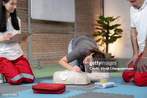 cpr first aid training class - first aid training stock pictures, royalty-free photos & images