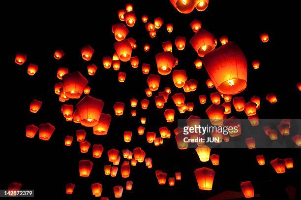 sky lanterns in pinghsi - chinese lantern night stock pictures, royalty-free photos & images