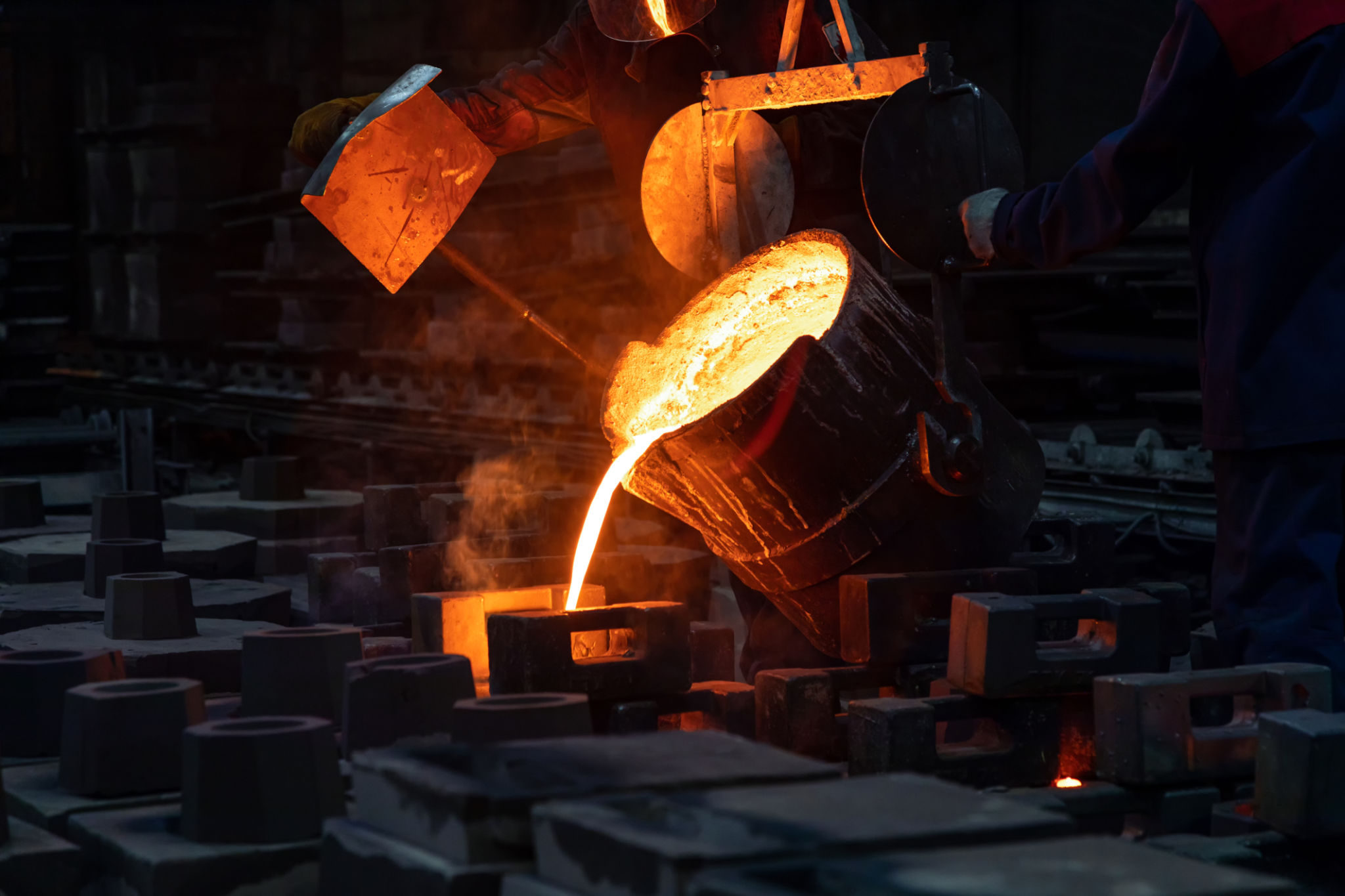 pouring molten metal