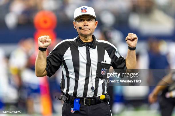 Timeout Sign Nfl 768 Nfl Referee Signals Stock Photos, High-Res Pictures, and Images ...