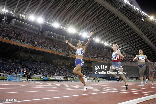 Summer Olympics: Great Britain Kelly Holmes victorious after winning gold during Women's 1500M Final at Olympic Stadium. Athens, Greece 8/28/2004...