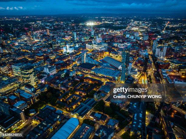 aerial view of manchester city in uk at night - city from a new angle stockfoto's en -beelden