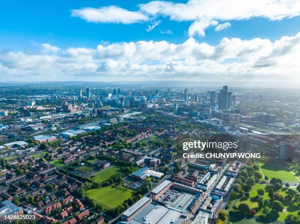 aerial view of manchester city in uk - manchester en omgeving stockfoto's en -beelden