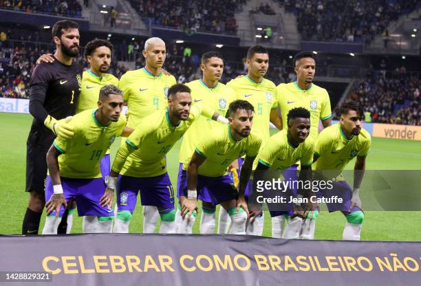 Team Brazil poses before the international friendly match between Brazil and Ghana at Stade Oceane on September 23, 2022 in Le Havre, France.