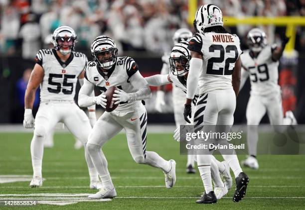 Safety Vonn Bell of the Cincinnati Bengals celebrates with teammates after making an interception during the 1st quarter of the game against the...