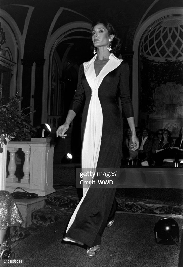 Luis Estevez Spring 1976 Ready to Wear Fashion Show News Photo - Getty  Images