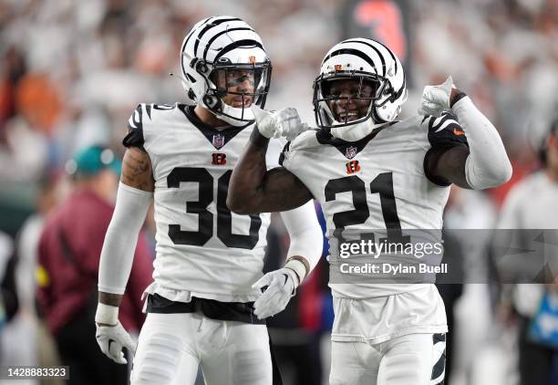 Cornerback Mike Hilton of the Cincinnati Bengals and safety Jessie Bates III celebrate after a play during the 3rd quarter of the game against the...