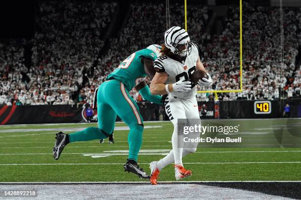 Tight end Hayden Hurst of the Cincinnati Bengals crosses the goal line for a touchdown as linebacker Sam Eguavoen of the Miami Dolphins defends...