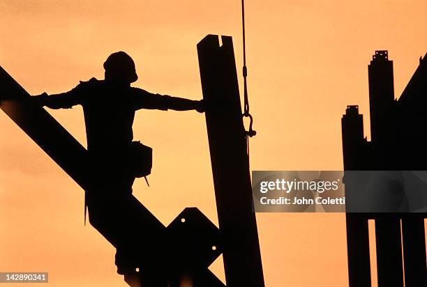 silhouette of construction worker yb-42013 - fabbro ferraio foto e immagini stock