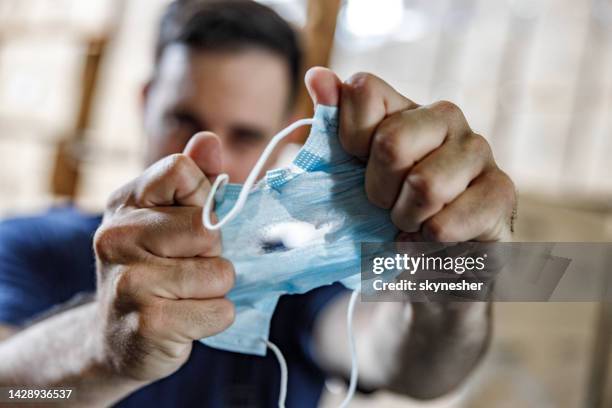 anti-masken-protest! - anti quarantäne protest stock-fotos und bilder