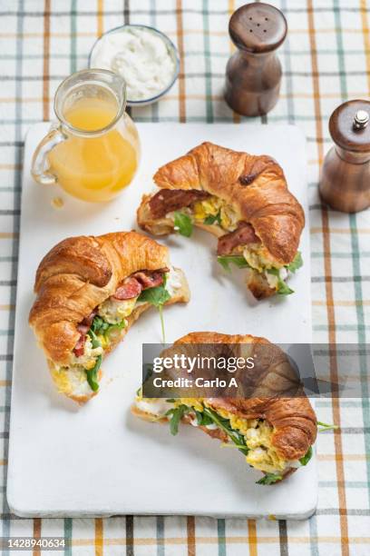 croissants bacon and scrambled eggs - savory stock-fotos und bilder