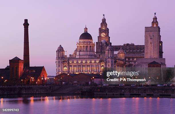 liverpool skyline at night, liverpool, merseyside, england - urban areas　water front stock pictures, royalty-free photos & images