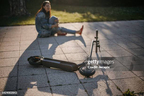 woman fell of electric push scooter - accident stock pictures, royalty-free photos & images