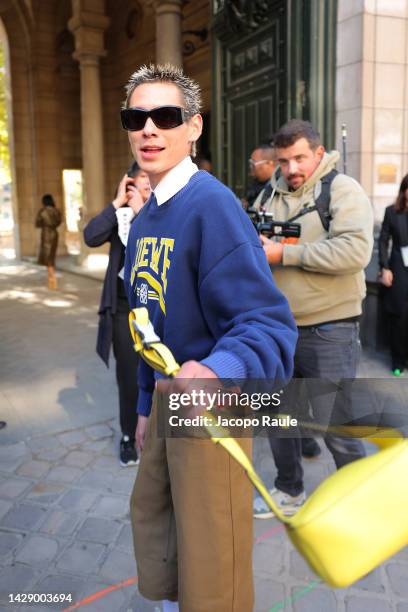 Evan Mock attends the Loewe Womenswear Spring/Summer 2023 show as part of Paris Fashion Week on September 30, 2022 in Paris, France.