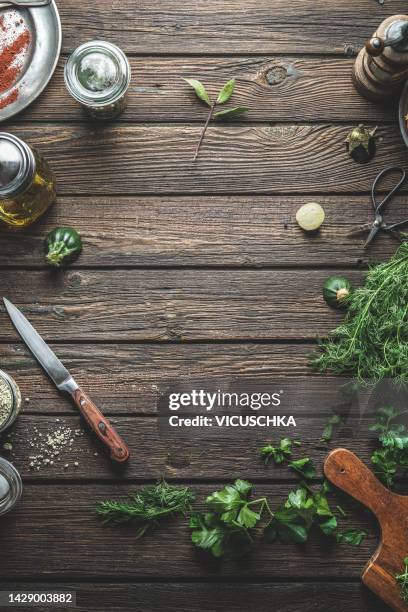 rustic wooden food background - holztisch stock-fotos und bilder