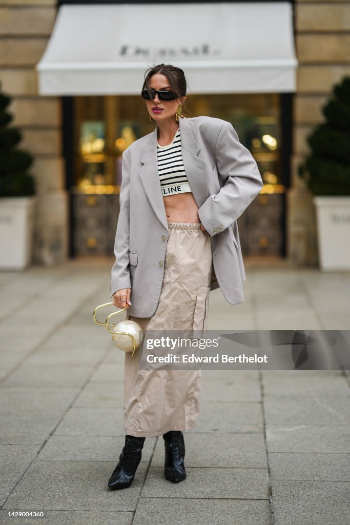 Street Style - Paris Fashion Week - Womenswear Spring/Summer 2023 : Day Four