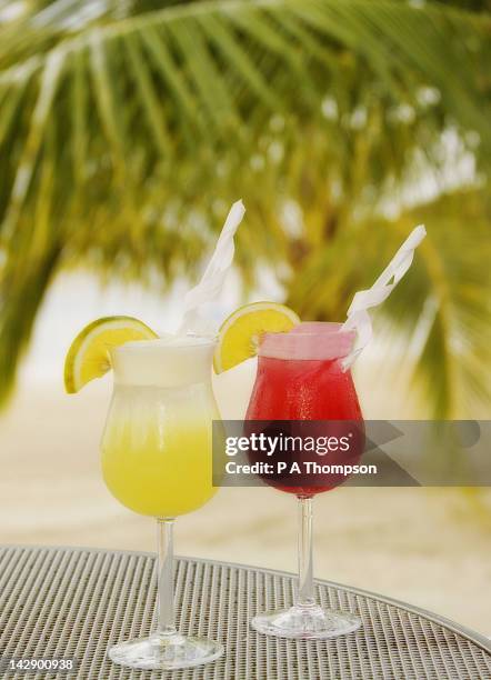 cocktails on the beach with palm tree in the background, jamaica - ポートアントニオ ストックフォトと画像