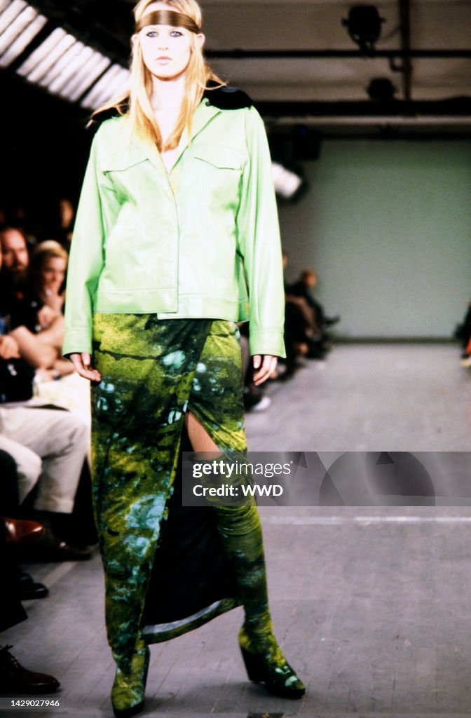 Stephen Sprouse Fall 1998 Ready to Wear Fashion Show News Photo