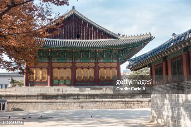 traditional korean architecture in gyeongbokgung - korea traditional stock pictures, royalty-free photos & images