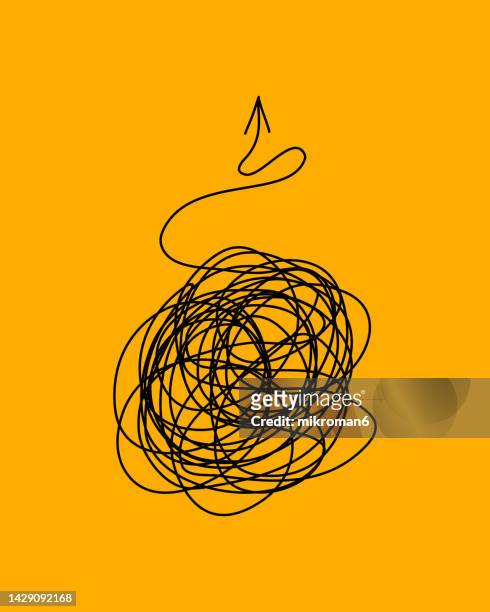 illustration of an scribbled line with an arrow on yellow background - brain thinking goal setting stock pictures, royalty-free photos & images