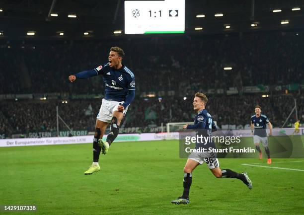 Ransford-Yeboah Königsdörffer of Hamburg celebrates scoring his team's second goal with Anssi Suhonen during the Second Bundesliga match between...