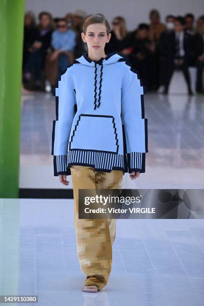 Model walks the runway during the Loewe Ready to Wear Spring/Summer 2023 fashion show as part of the Paris Fashion Week on September 30, 2022 in...