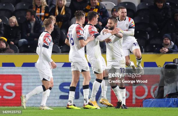 Henri Lansbury of Luton Town celebrates with his team mates after scoring his side's second goal during the Sky Bet Championship between Hull City...