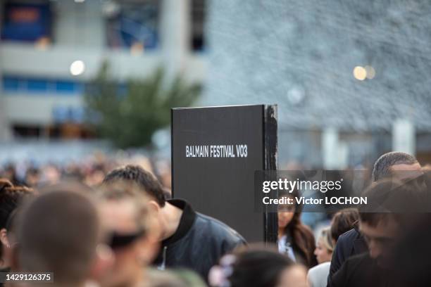 The crowd outside the Balmain Ready to Wear Spring/Summer 2023 fashion show as part of the Paris Fashion Week on September 28, 2022 in Paris, France.