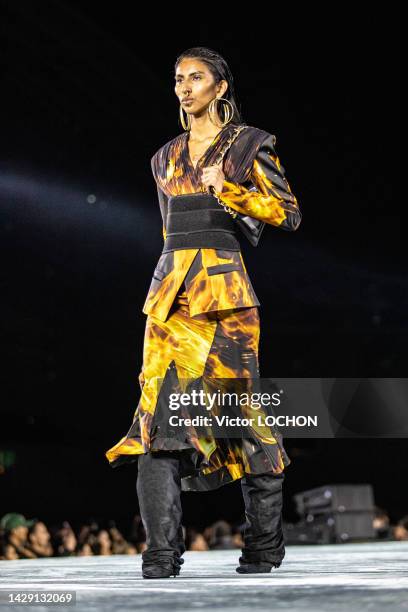 Model walks the runway during the Balmain Ready to Wear Spring/Summer 2023 fashion show as part of the Paris Fashion Week on September 28, 2022 in...