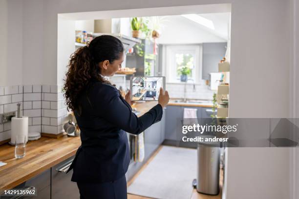 real estate agent doing a virtual showing - daily life in london stock pictures, royalty-free photos & images