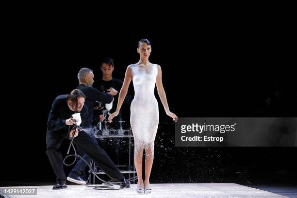 Performance of fashion model Bella Hadid during the Coperni Womenswear Spring/Summer 2023 show as part of Paris Fashion Week on September 30, 2022 in...