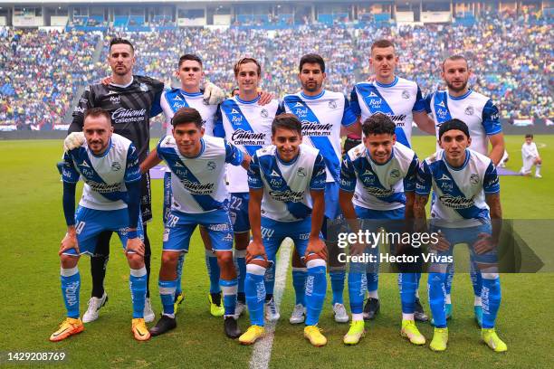 Players of Puebla pose prior the 17th round match between Puebla and America as part of the Torneo Apertura 2022 Liga MX at Cuauhtemoc Stadium on...