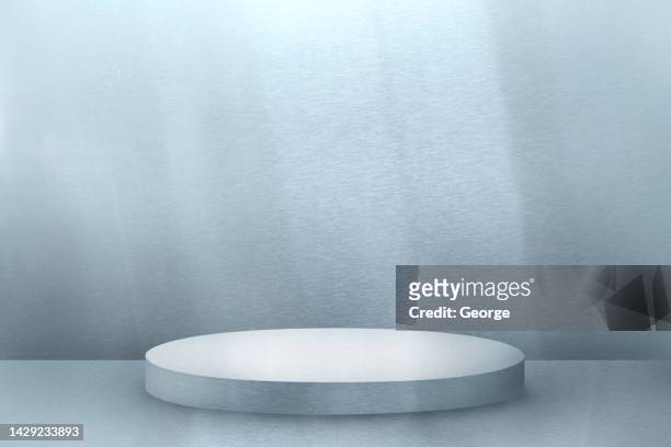 silver cylindrical podium and silver background. - awards winners room stock-fotos und bilder