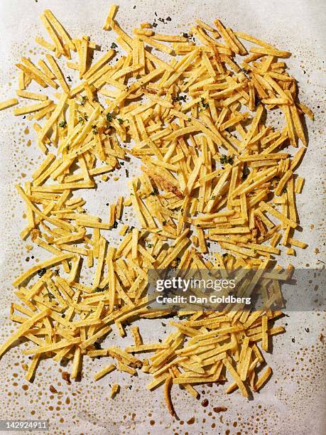 shoestring potato chips - papel de cera imagens e fotografias de stock