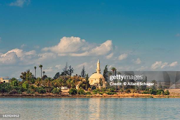 hala sultan tekke mosque - cyprus stockfoto's en -beelden