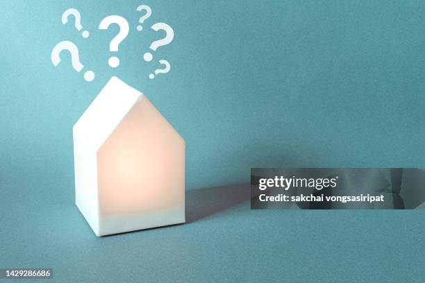 house model with question marks - rental assistance stock pictures, royalty-free photos & images