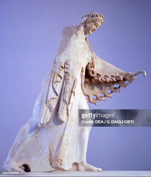 Athena, ca 505-520 BC, pentelicus marble sculpture from the Gigantomachy of the eastern pediment of the Temple of Athena Poliade in the Acropolis in...