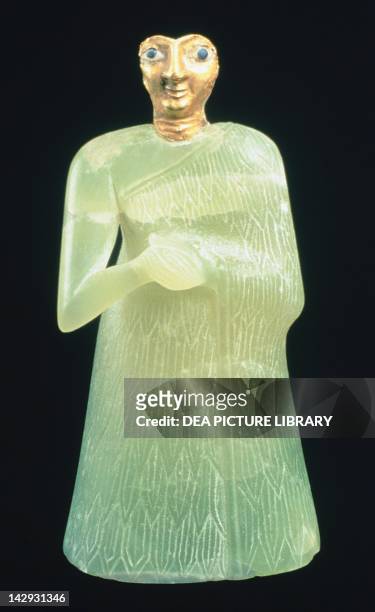 Alabaster statue of a woman from Nippur, Iraq. Babylonian civilisation. Bagdad, National Iraq Museum