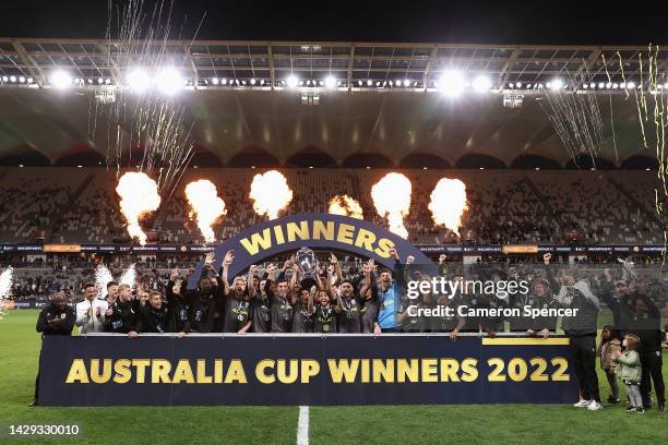 Macarthur FC celebrate winning the Australia Cup Final match between Sydney United 58 FC and Macarthur FC at Allianz Stadium on October 01, 2022 in...