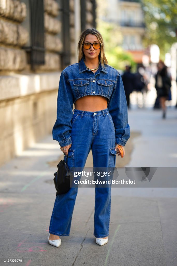 Street Style - Paris Fashion Week - Womenswear Spring/Summer 2023 : Day Five