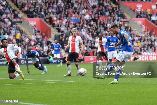 Dwight McNeil of Everton shoots to score during the Premier League match between Southampton FC and Everton FC at Friends Provident St. Mary's...