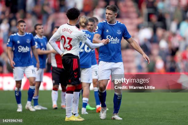 Samuel Edozie of Southampton shakes hands with James Tarkowski of Everton following the Premier League match between Southampton FC and Everton FC at...