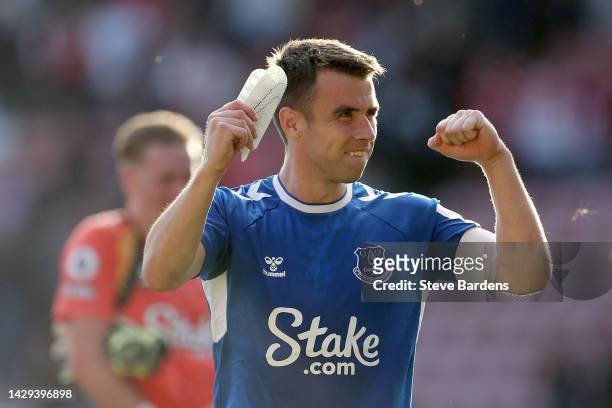 Seamus Coleman of Everton celebrates following their side's victory in the Premier League match between Southampton FC and Everton FC at Friends...