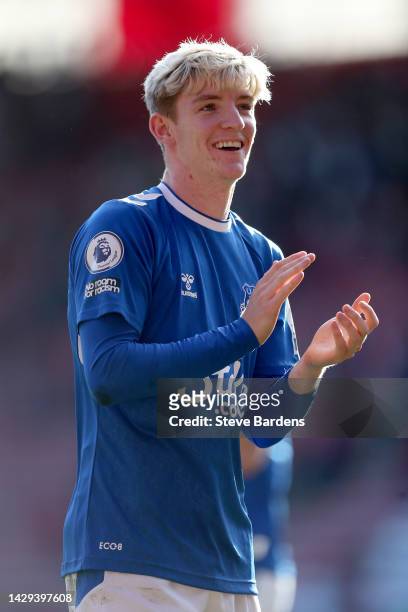 Anthony Gordon of Everton celebrates following their side's victory in the Premier League match between Southampton FC and Everton FC at Friends...