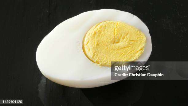 hard-boiled egg cut in half - hard boiled eggs stock-fotos und bilder