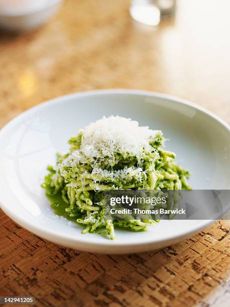 trofie pasta with parsley walnut pesto - pistou photos et images de collection