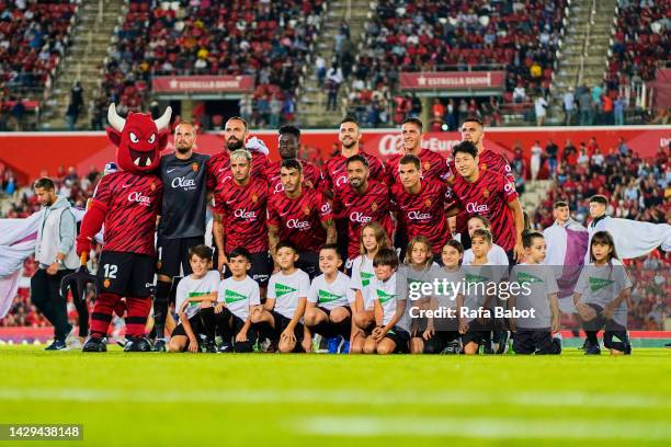 Mallorca players pose for a team picture prior the LaLiga Santander match between RCD Mallorca and FC Barcelona at Estadi de Son Moix on October 01,...