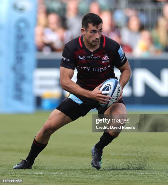 Alex Lozowski of Saracens runs with the ball during the Gallagher Premiership Rugby match between Saracens and Leicester Tigers at the StoneX Stadium...